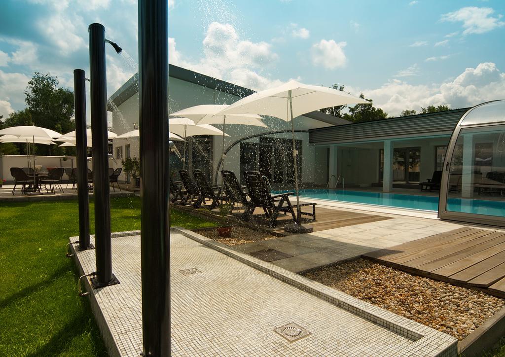 Vlnka Apartments ปิเอชตานี ภายนอก รูปภาพ