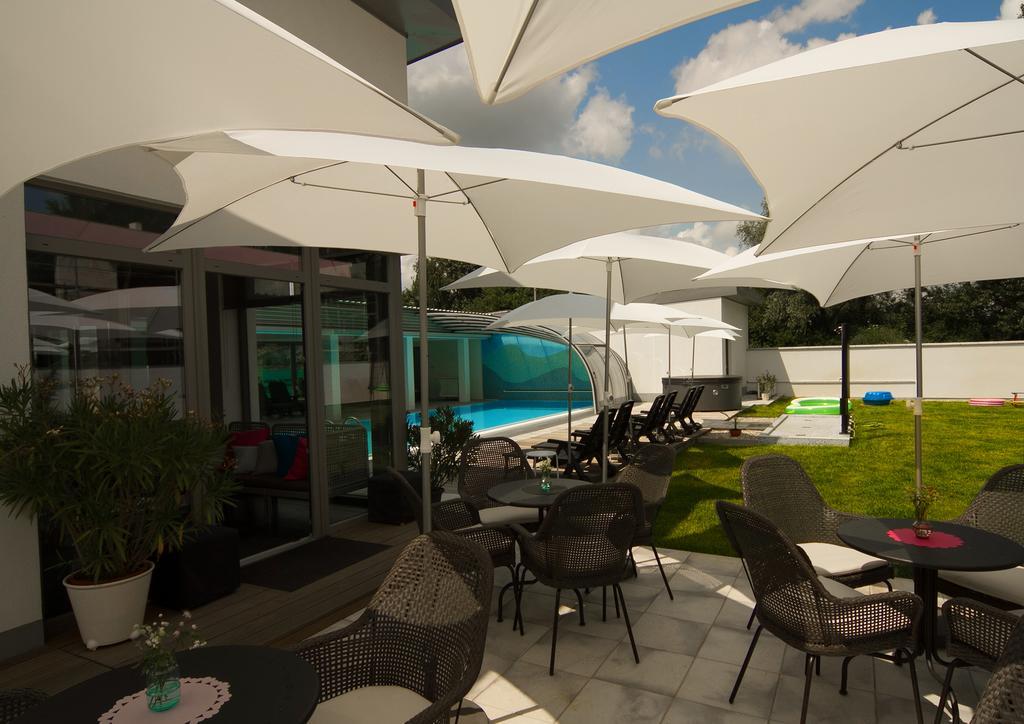 Vlnka Apartments ปิเอชตานี ภายนอก รูปภาพ